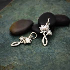 LV Flower Charm Pendant Necklace — singulié